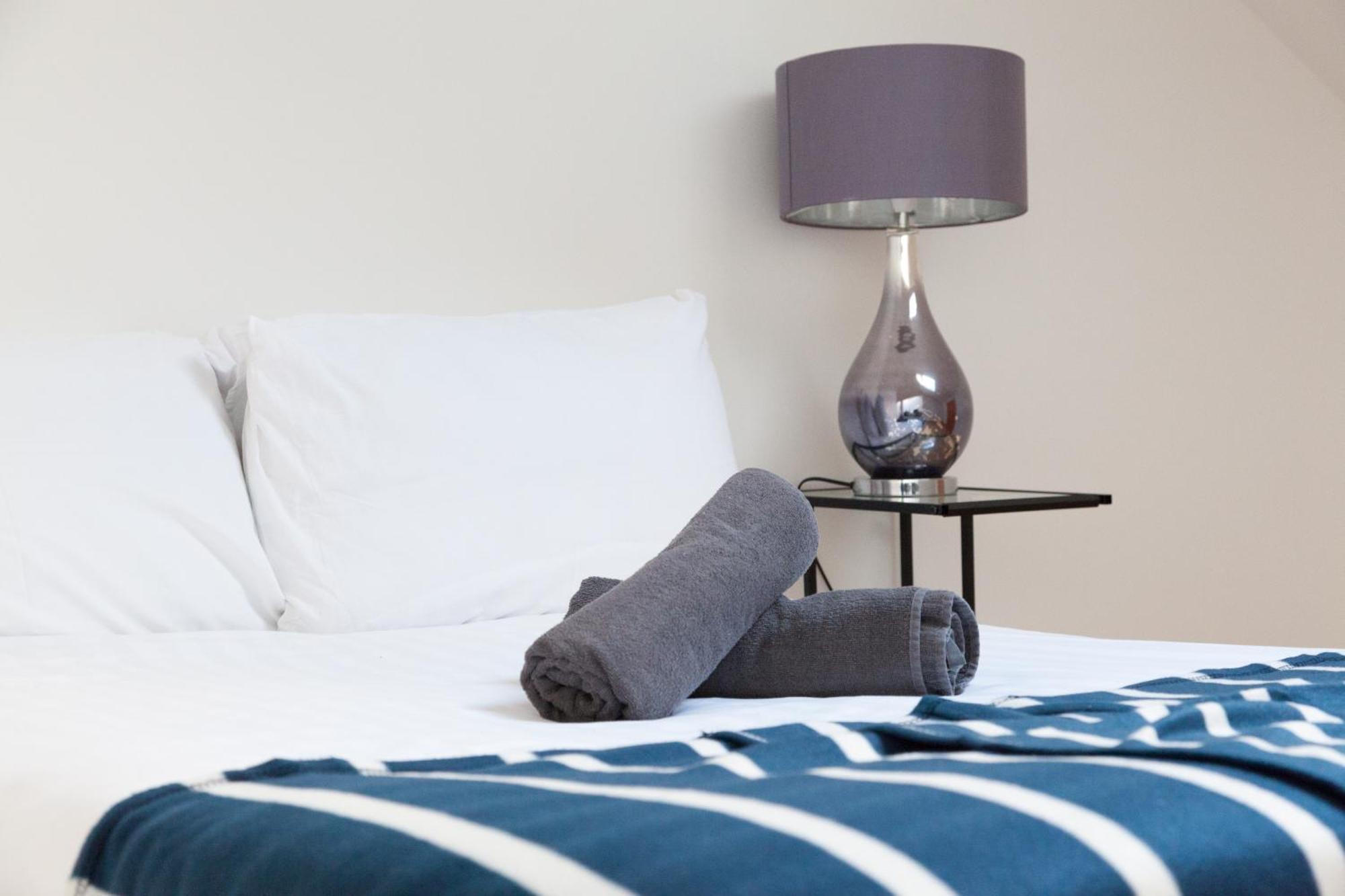 Weekly & Monthly Stays In Penthouse For Contractors Or Leisure Single Or Superking Beds Available Birkenhead Esterno foto